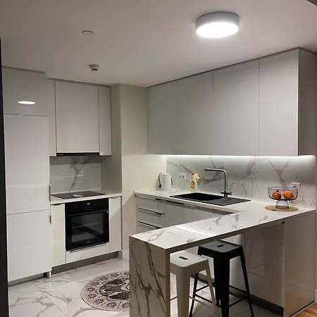 Elegant & Spacious 2br, 2 Bathroom In Diamond,