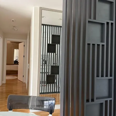 Elegant & Spacious 2br, 2 Bathroom In Diamond,