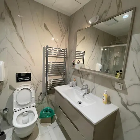 Elegant & Spacious 2br, 2 Bathroom In Diamond, *