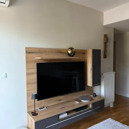 Elegant & Spacious 2br, 2 Bathroom In Diamond, شقة