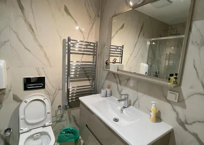 Elegant & Spacious 2br, 2 Bathroom In Diamond, *